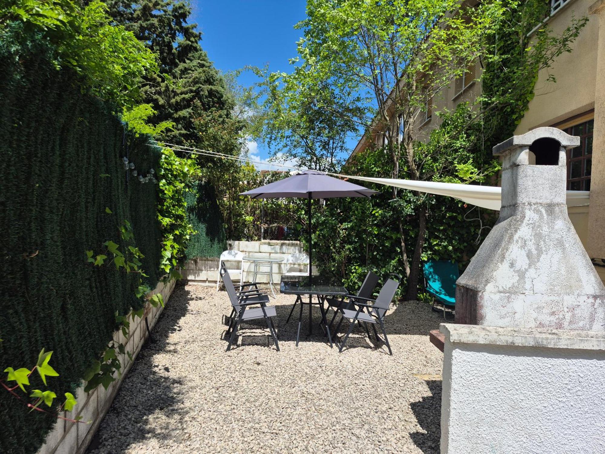 Zizur Mayor Cool Basement Studio In Hosts House With Private Terrace And Bbq מראה חיצוני תמונה